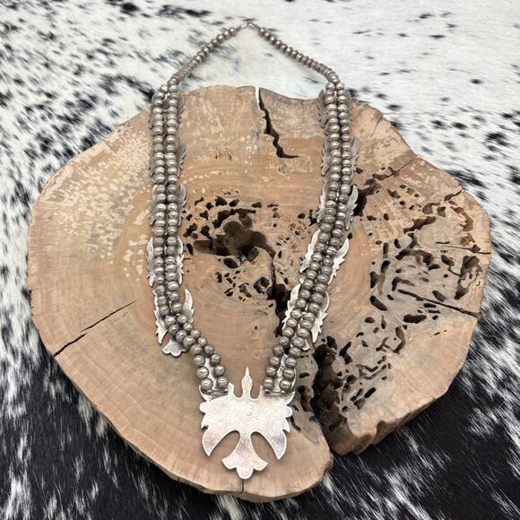 1970s NAVAJO Sterling Silver Turquoise & Coral Chip Inlay Peyote Bird Necklace - Picture 4 of 8